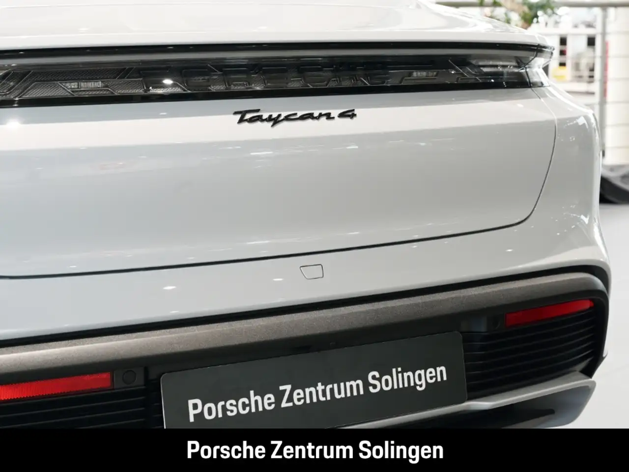 Porsche Taycan 4 8