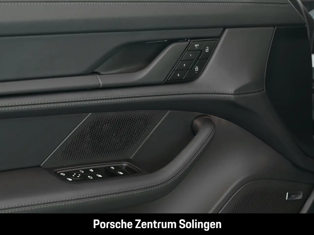 Porsche Taycan 4 14