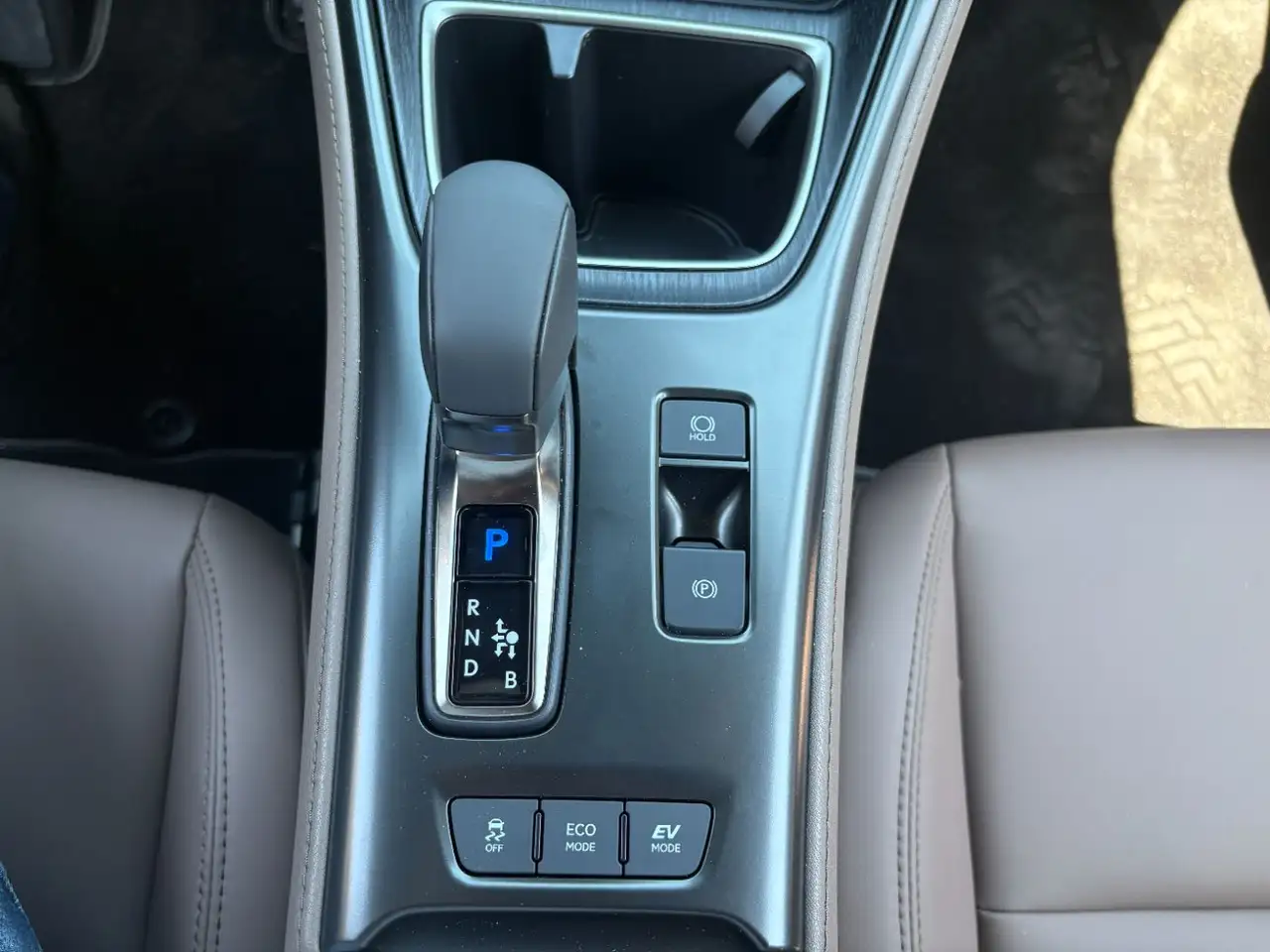 Lexus LBX 11