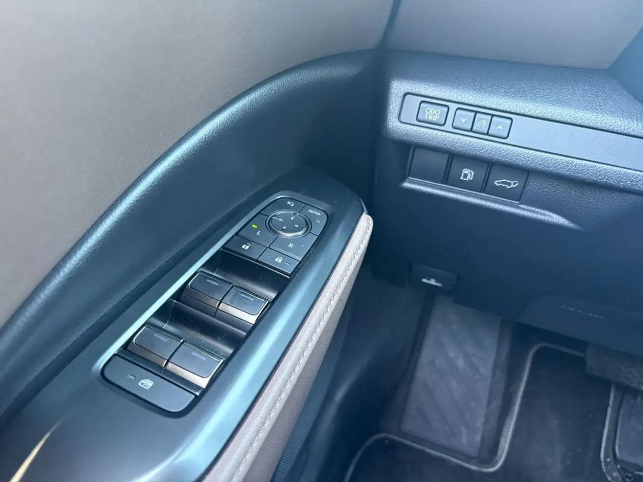 Lexus LBX 12
