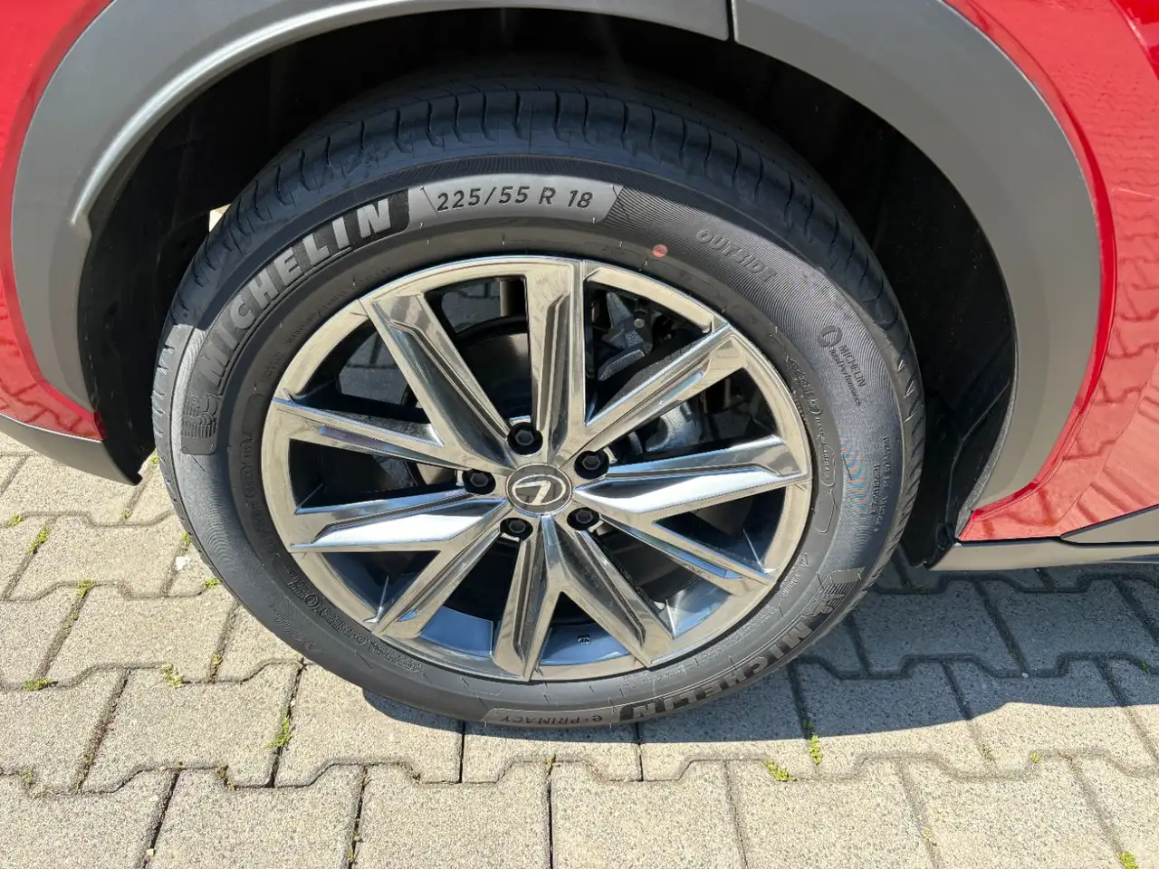 Lexus LBX 14