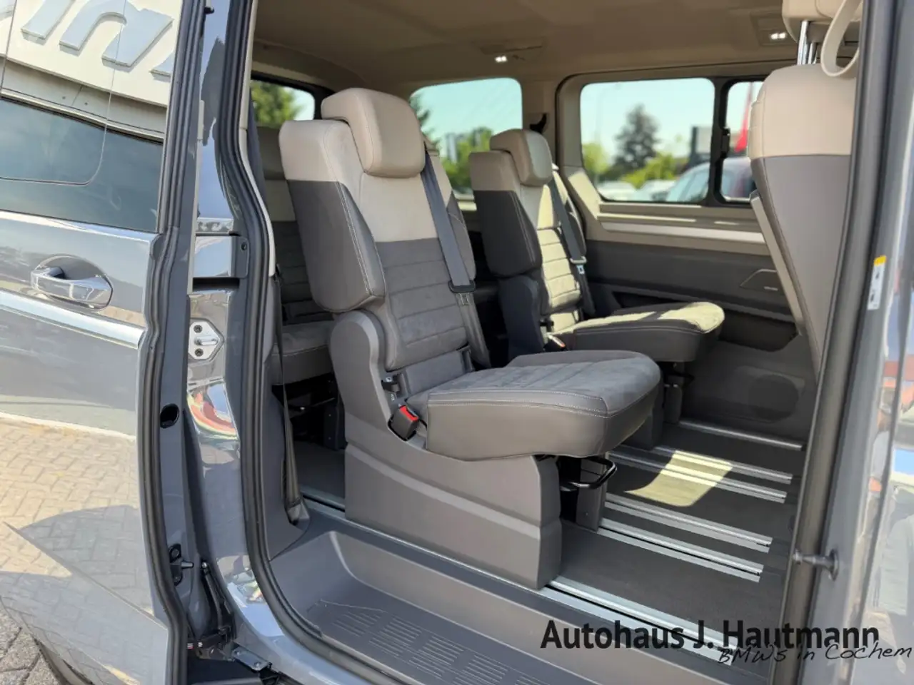 Volkswagen T7 Multivan 12