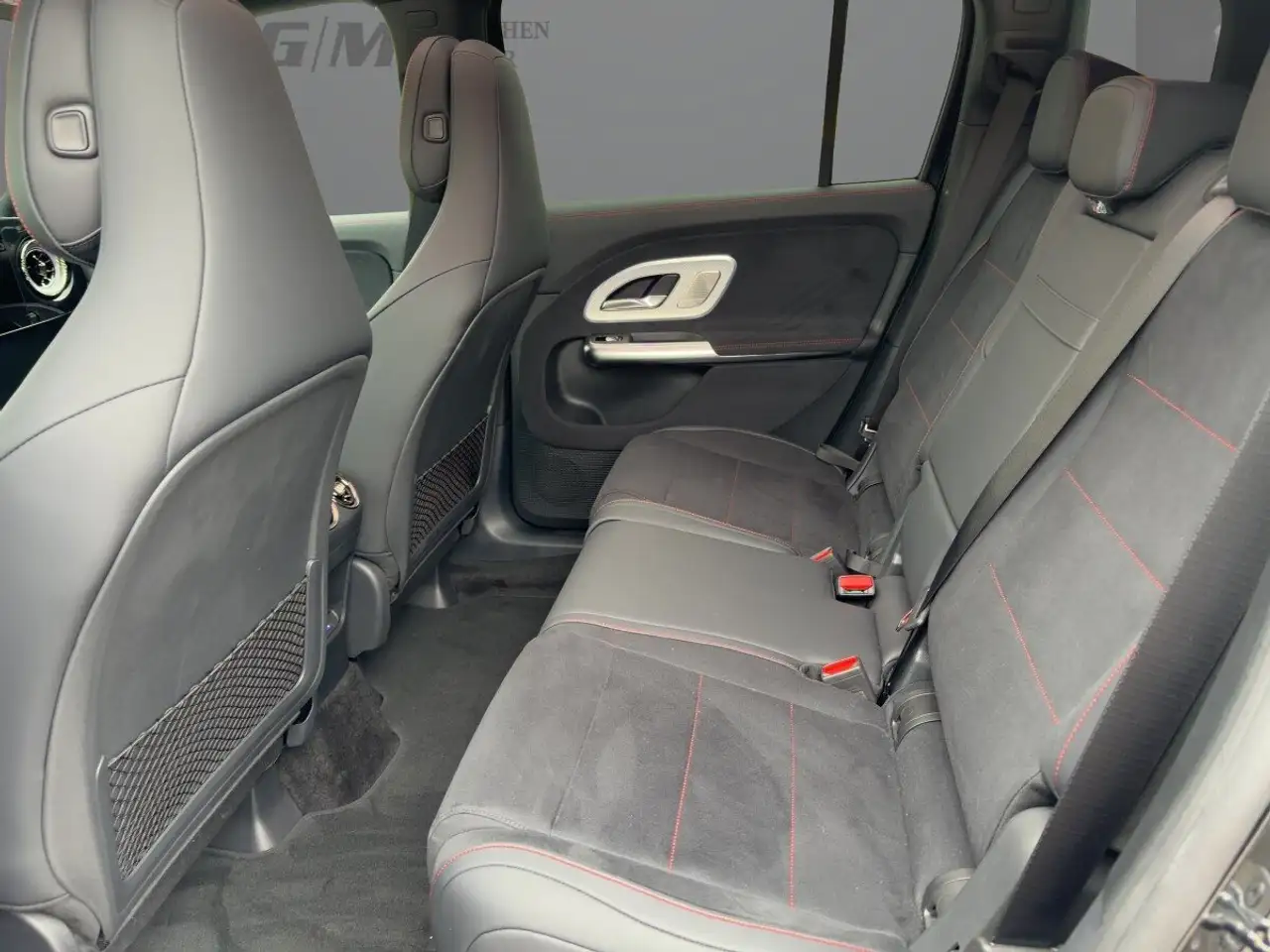 Mercedes-Benz GLB 250 7