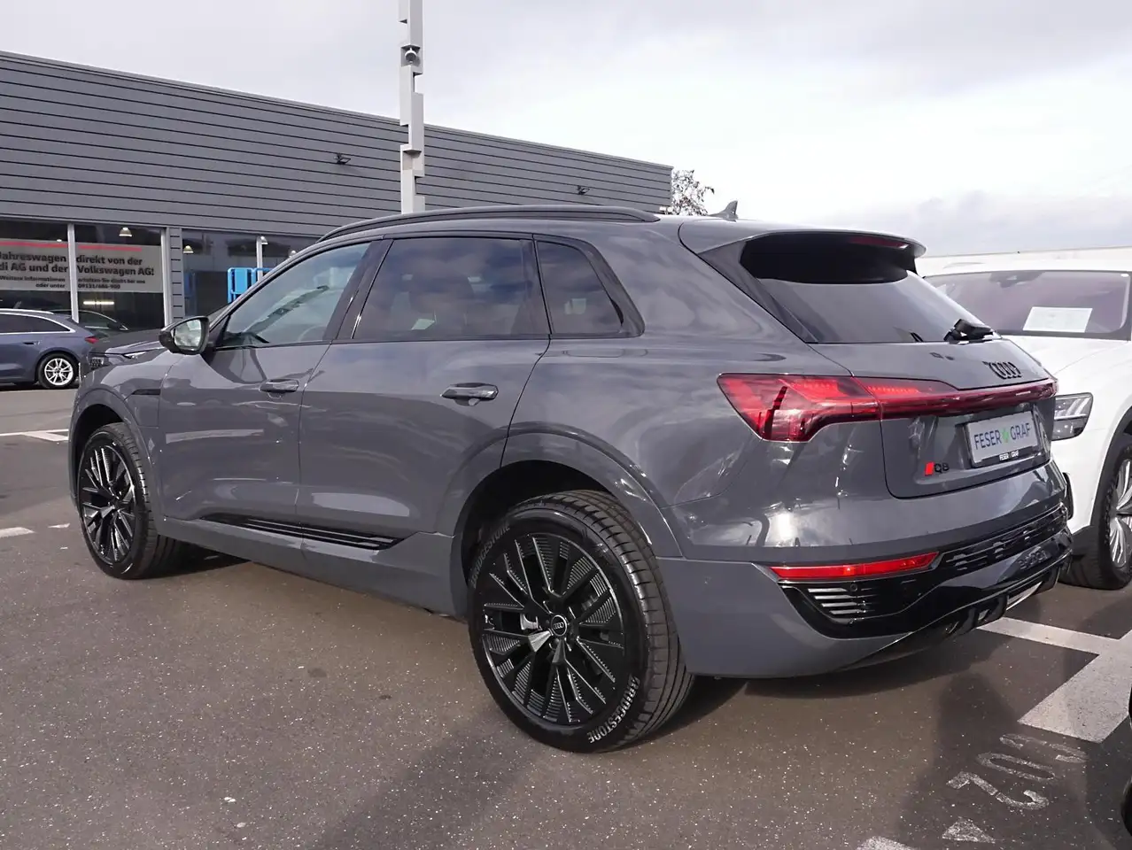 Audi Q8 4