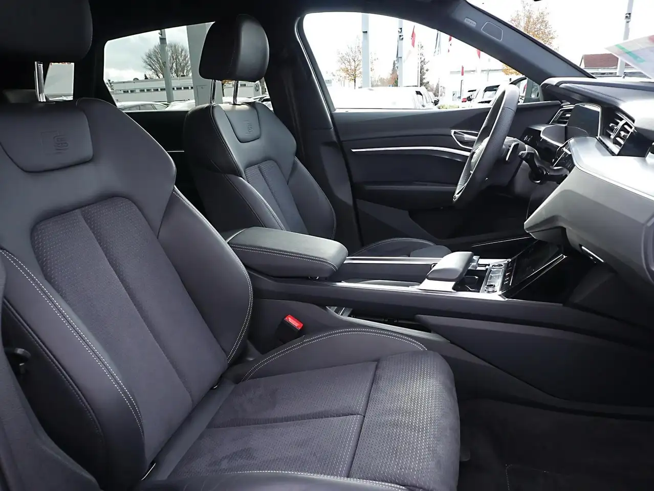 Audi Q8 6