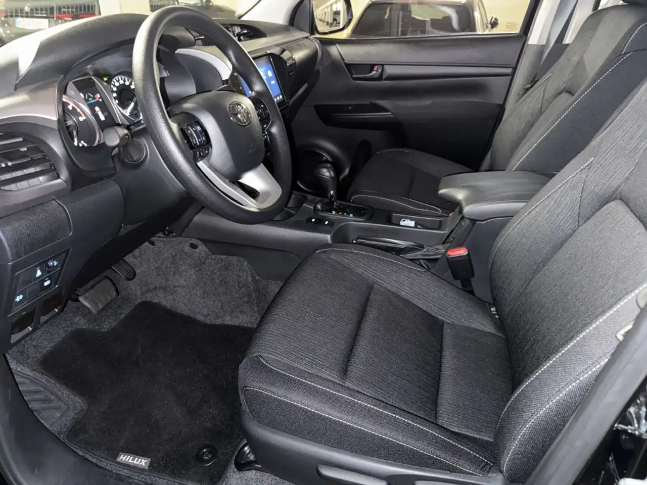 Toyota Hilux 8