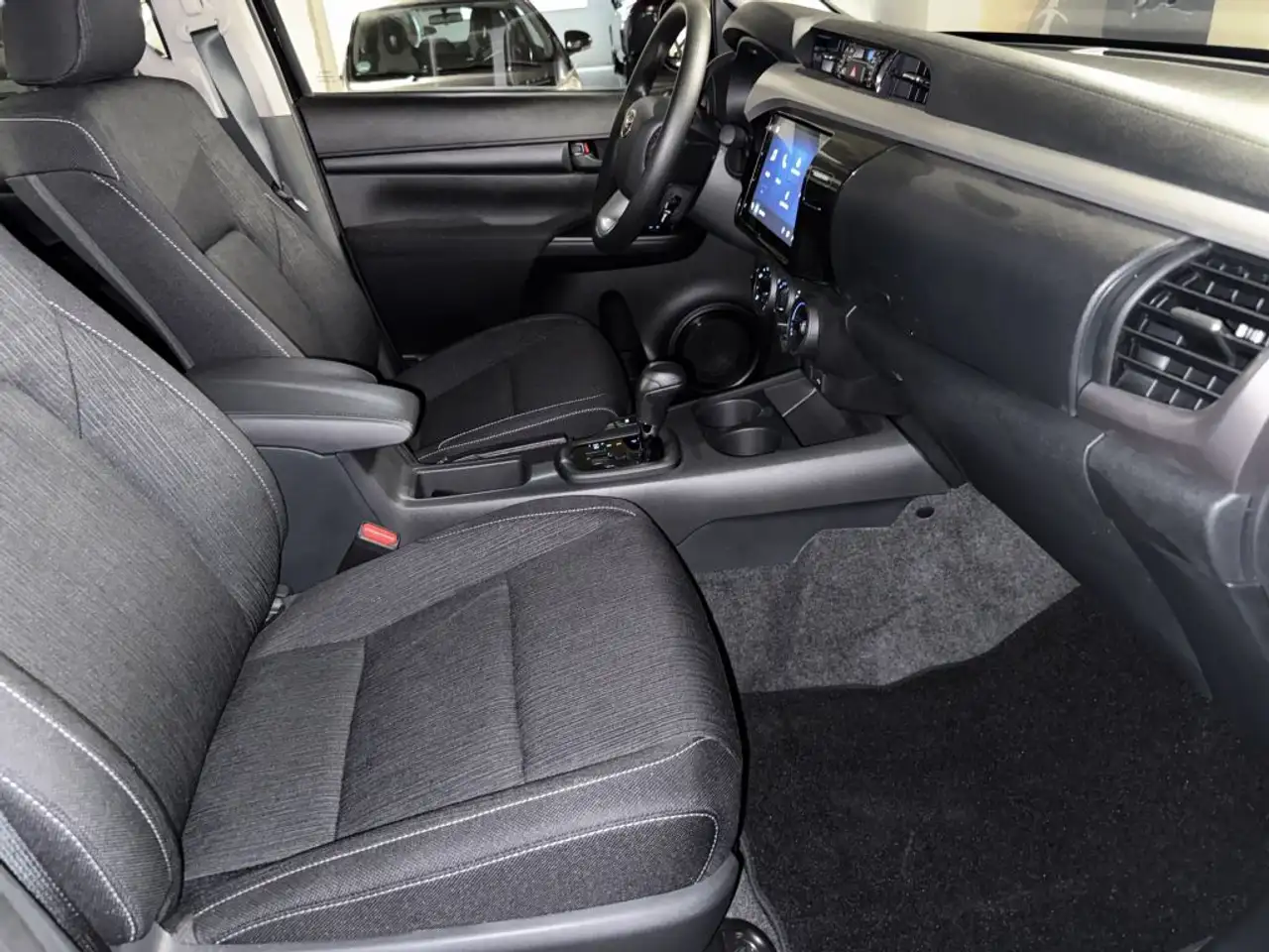 Toyota Hilux 9