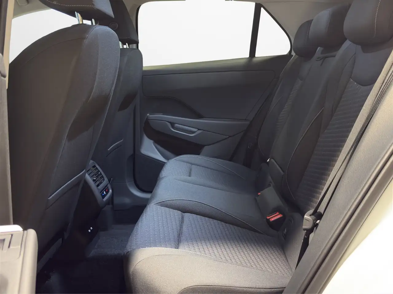 Volkswagen T-Roc 11