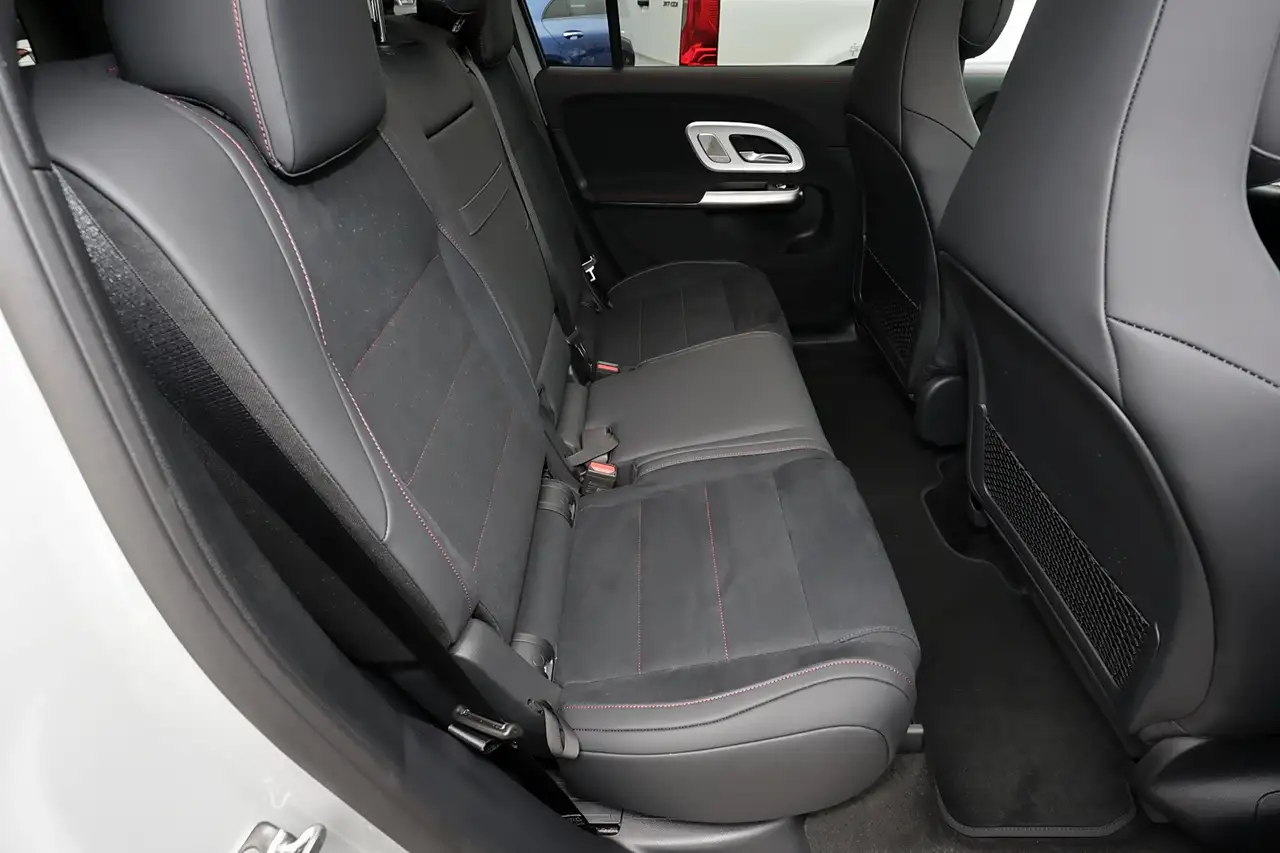 Mercedes-Benz GLB 250 6