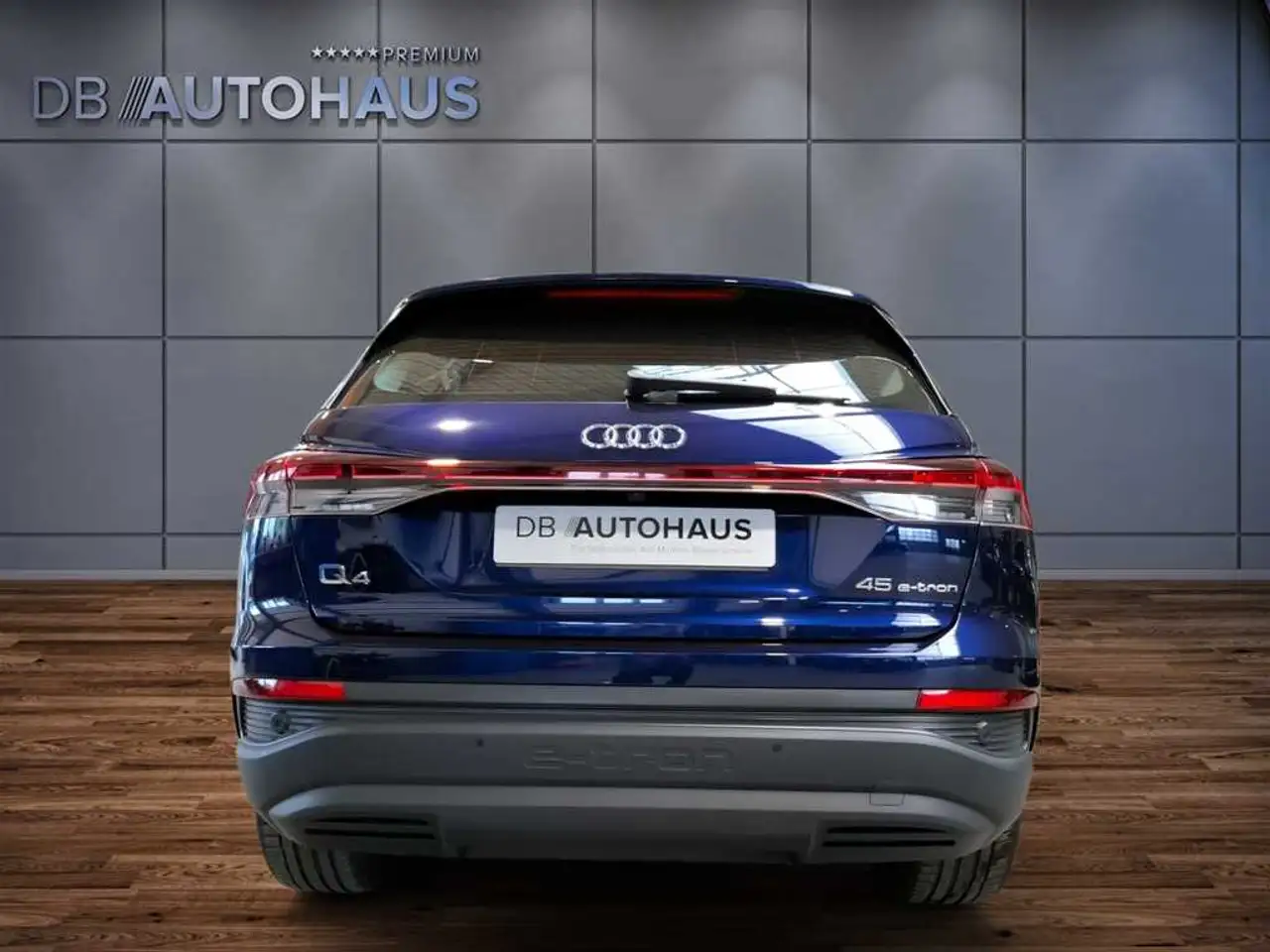 Audi Q4 5