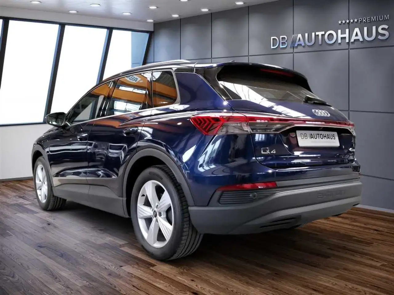 Audi Q4 6