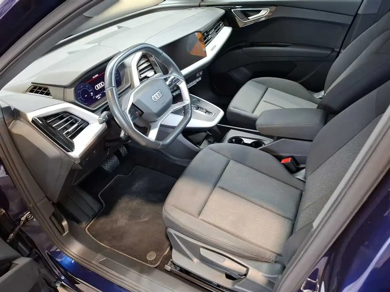 Audi Q4 9