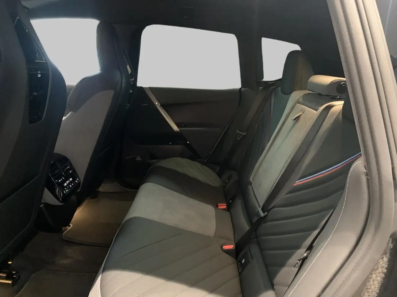 BMW iX 8