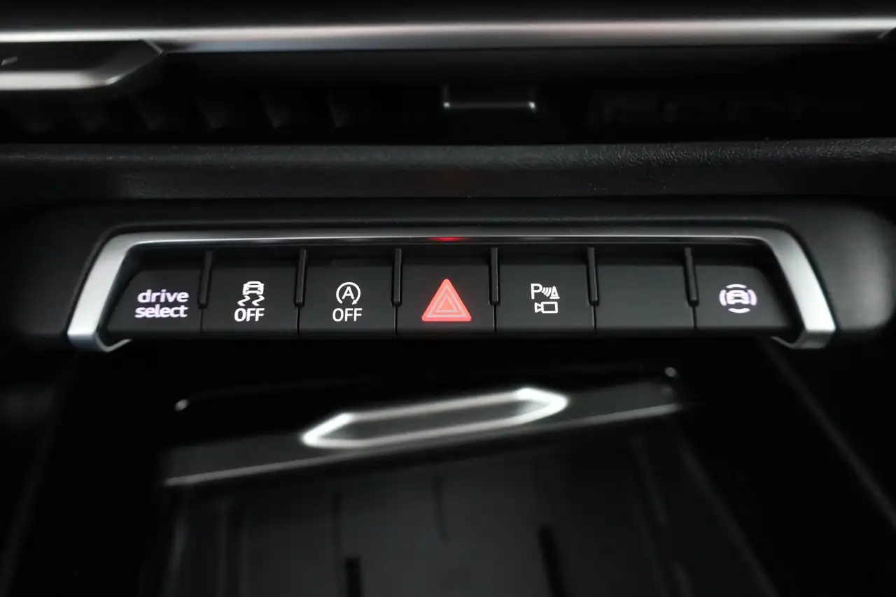 Audi Q3 12