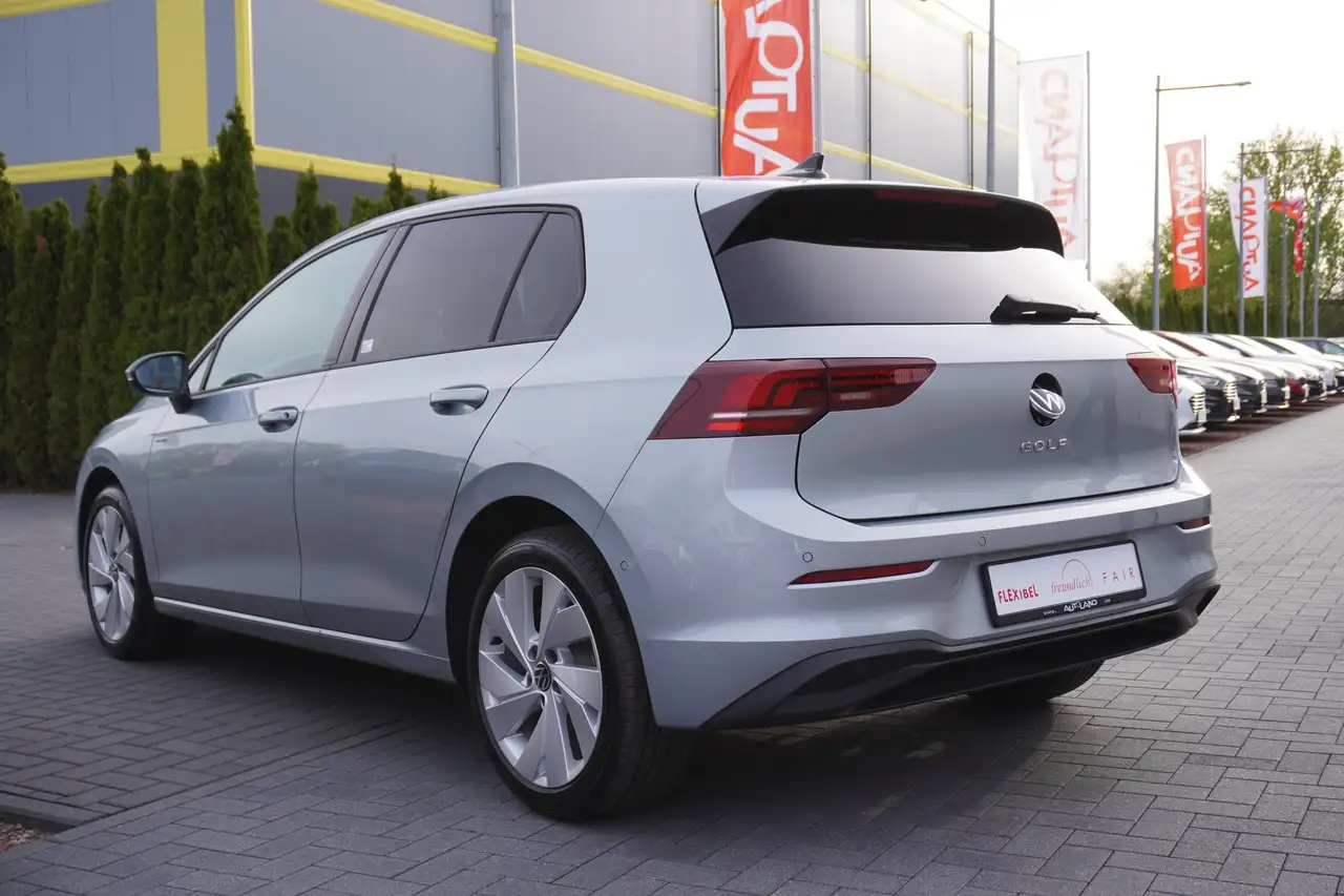 Volkswagen Golf VIII 3