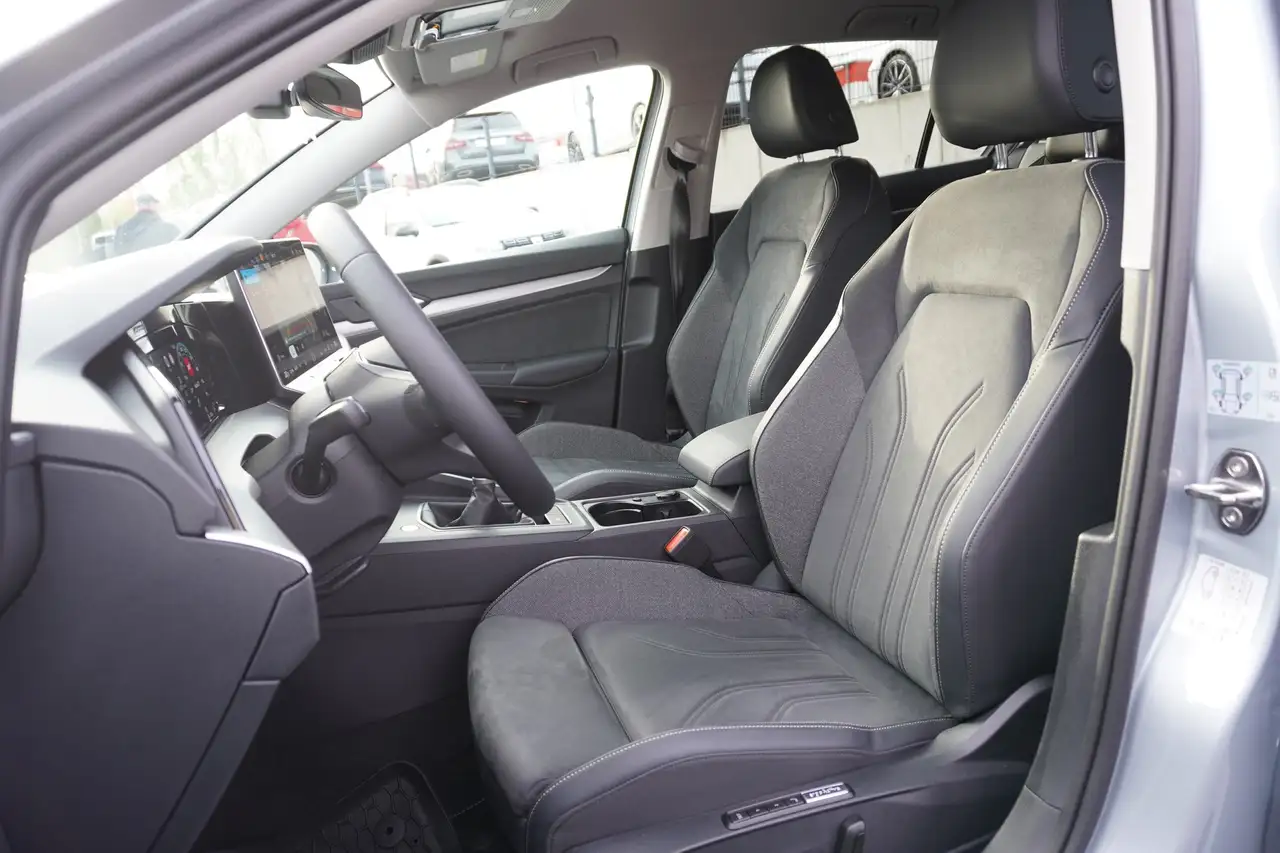 Volkswagen Golf VIII 9