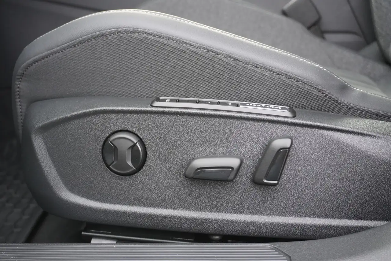 Volkswagen Golf VIII 10