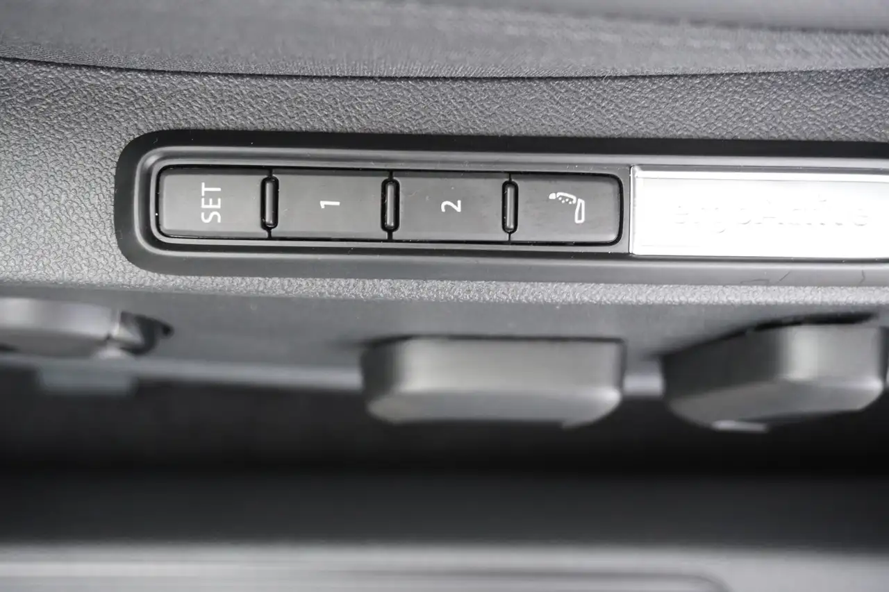 Volkswagen Golf VIII 11