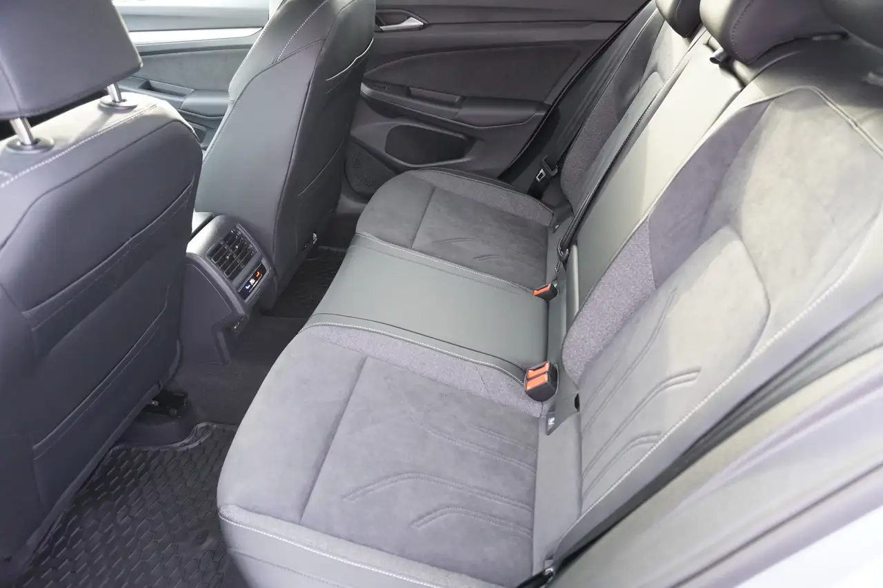 Volkswagen Golf VIII 12