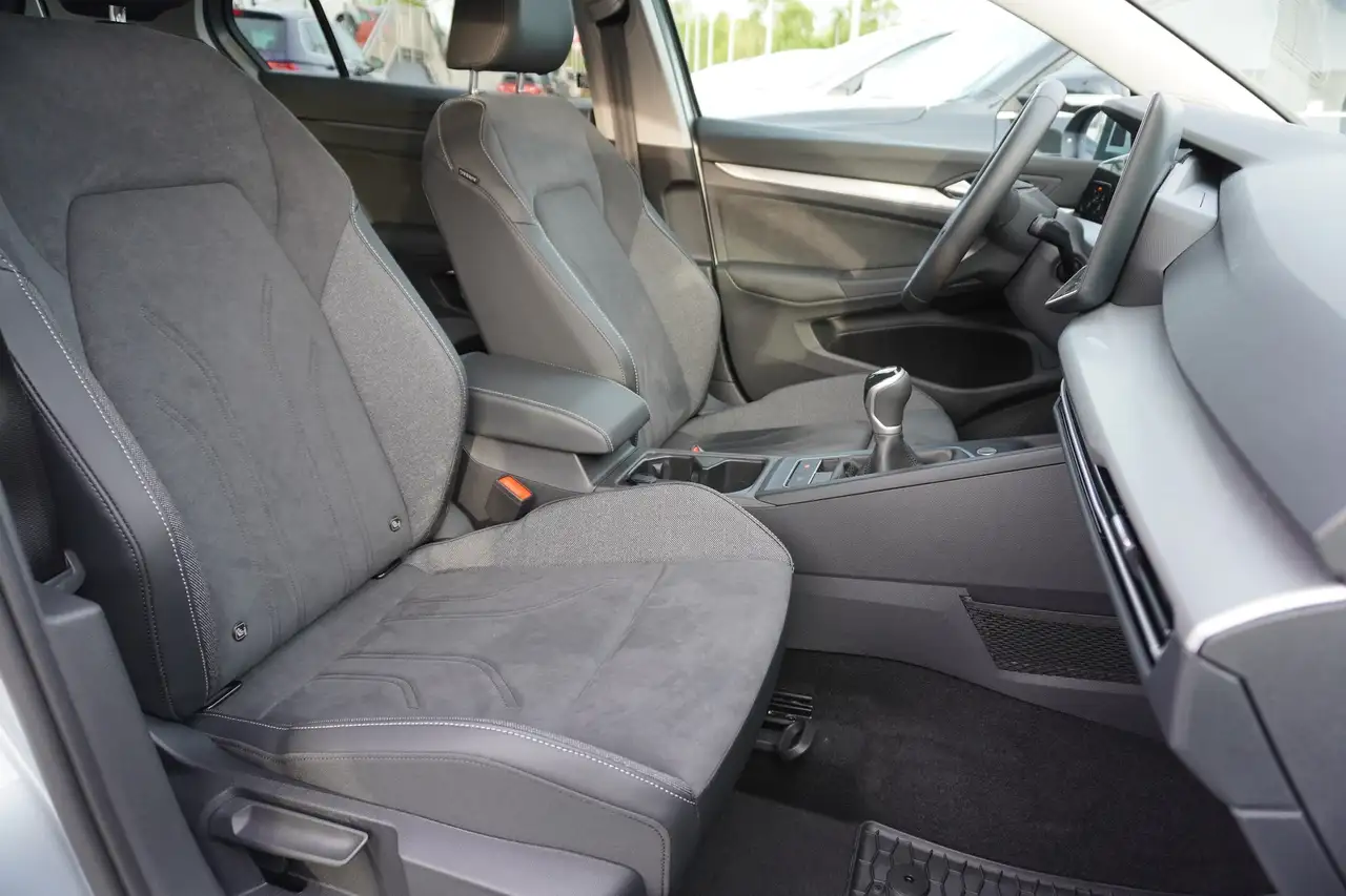 Volkswagen Golf VIII 13