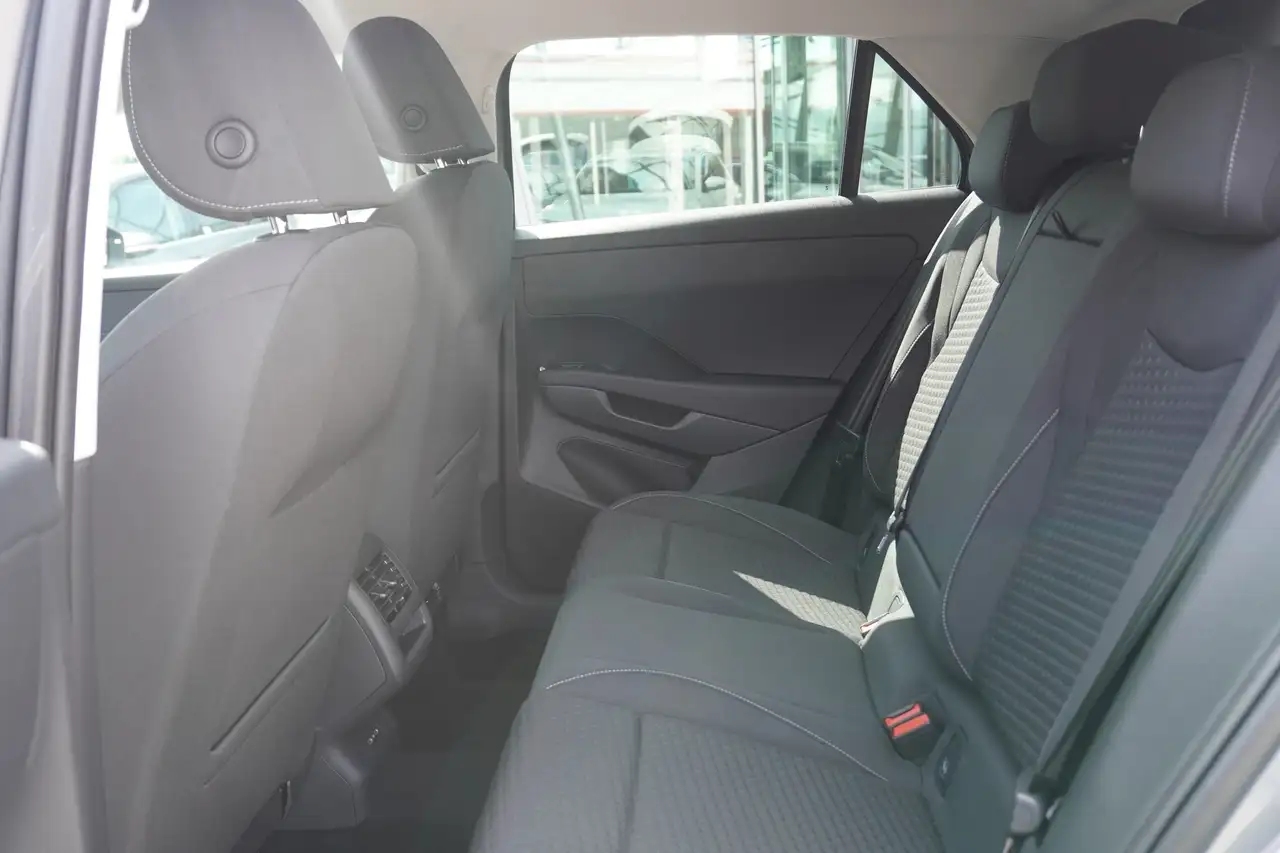 Volkswagen T-Roc 11