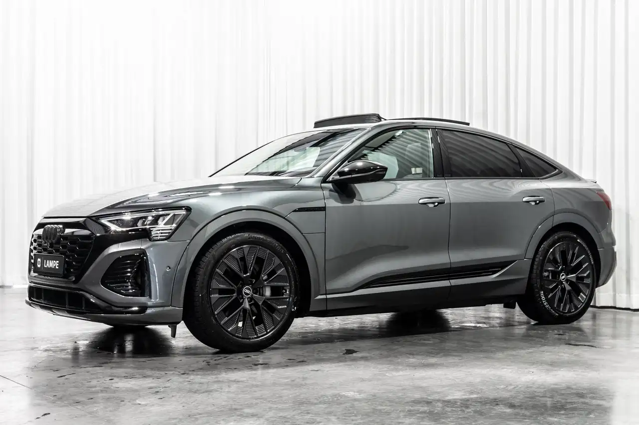 Audi Q8 4