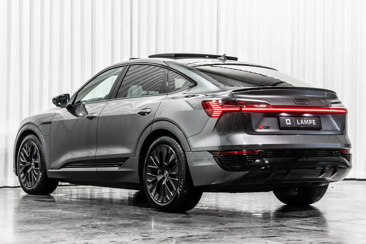 Audi Q8 10