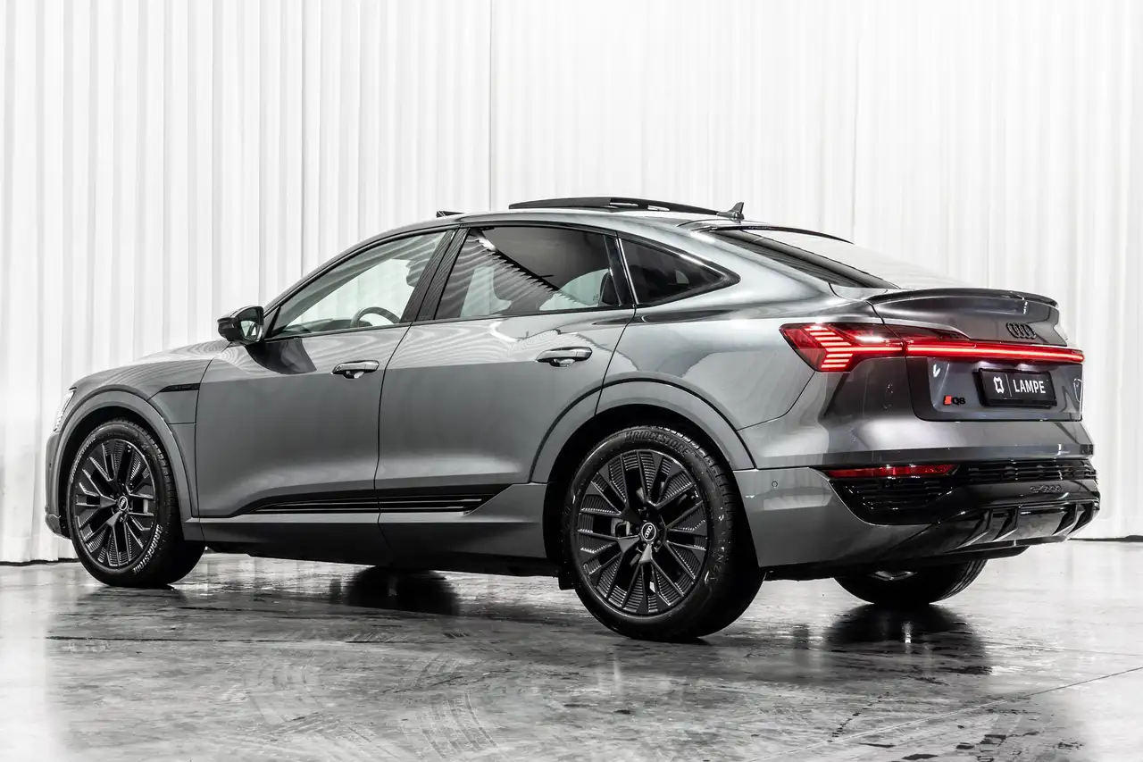 Audi Q8 11