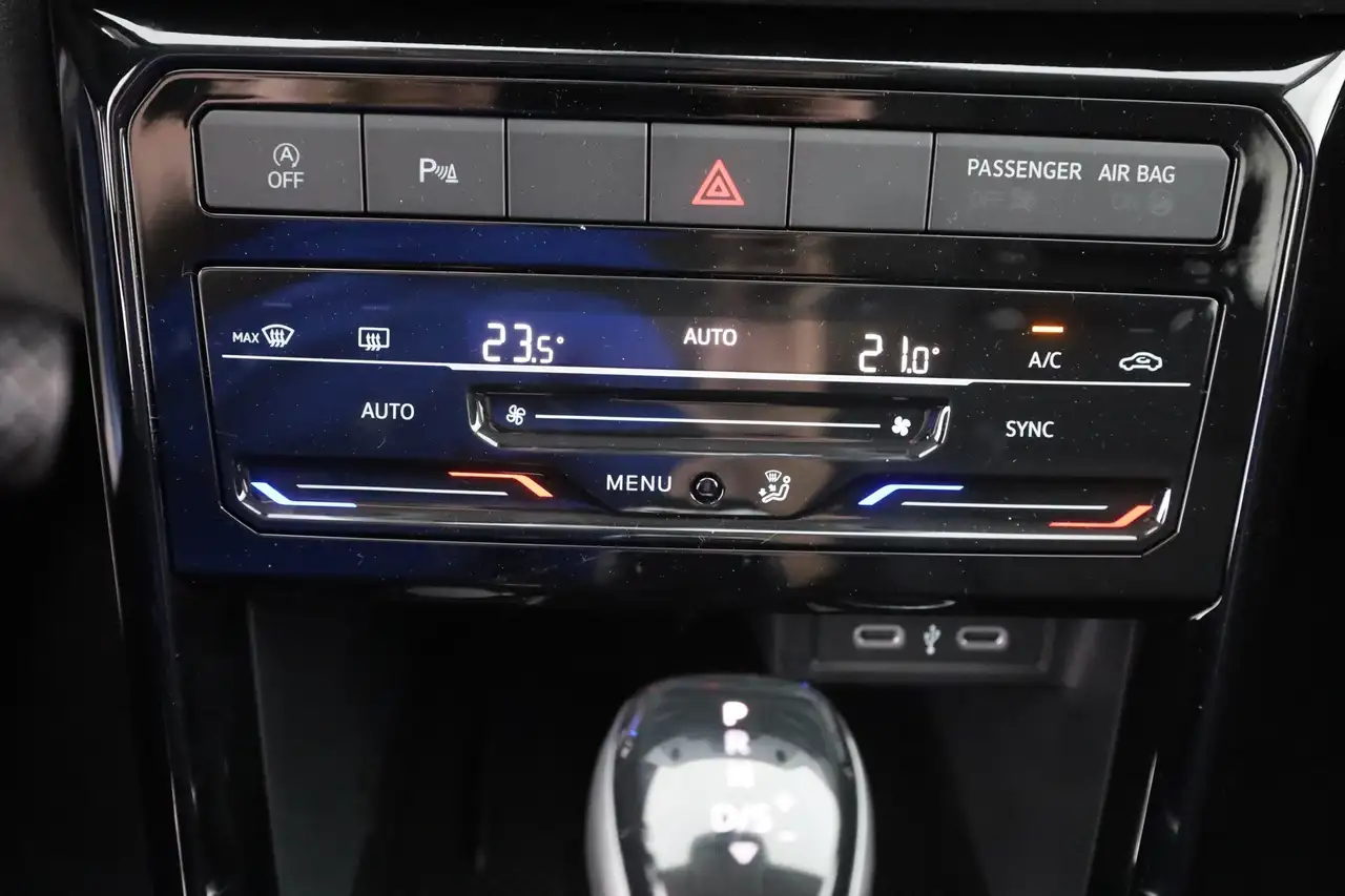 Volkswagen T-Cross 12