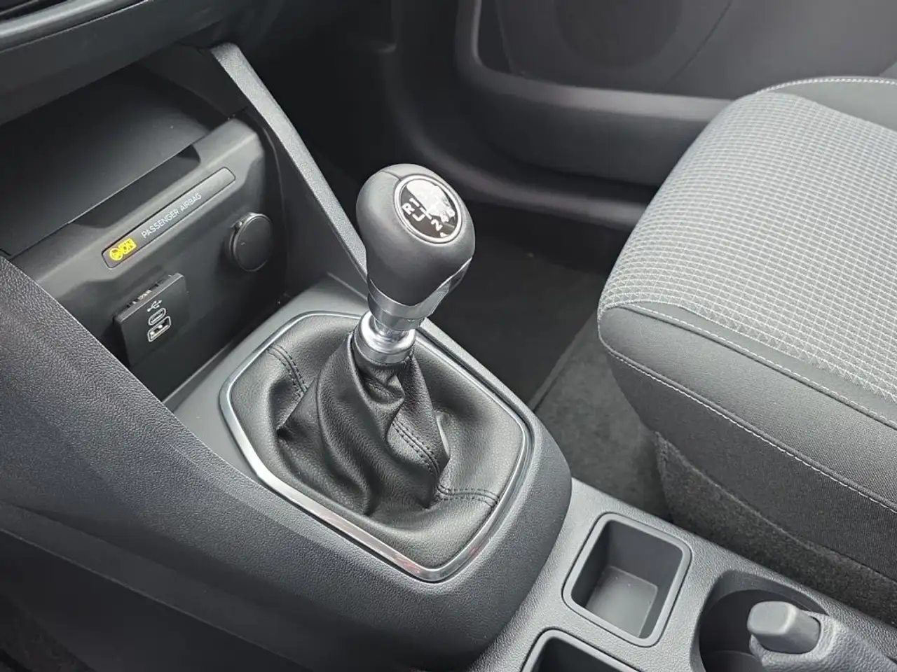 Ford Transit 9
