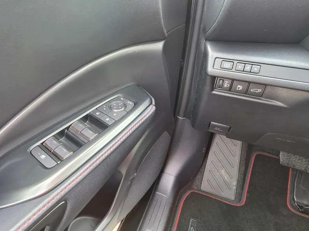 Lexus LBX 13