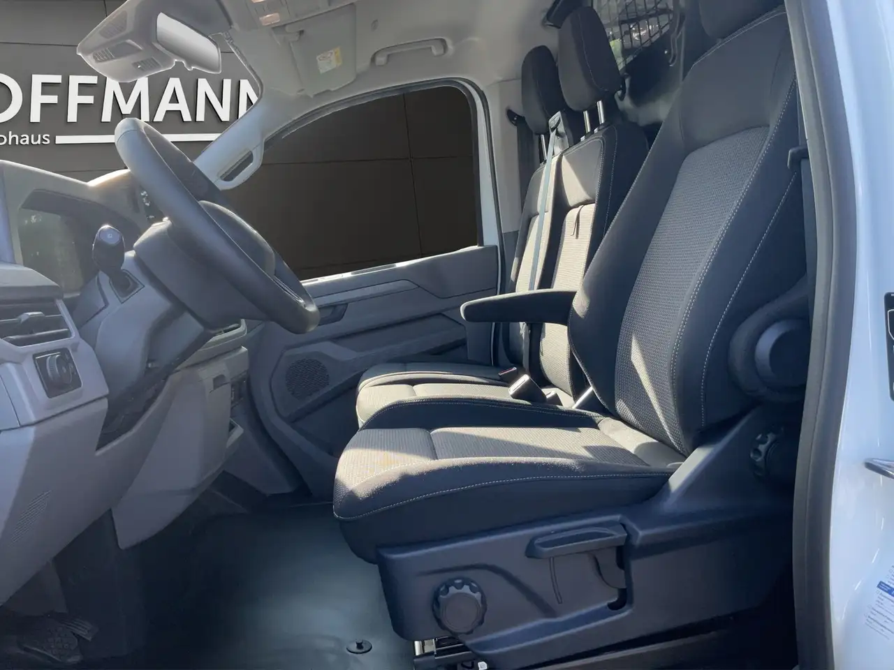 Volkswagen T7 Transporter 8