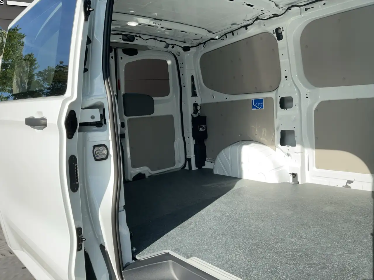 Volkswagen T7 Transporter 14
