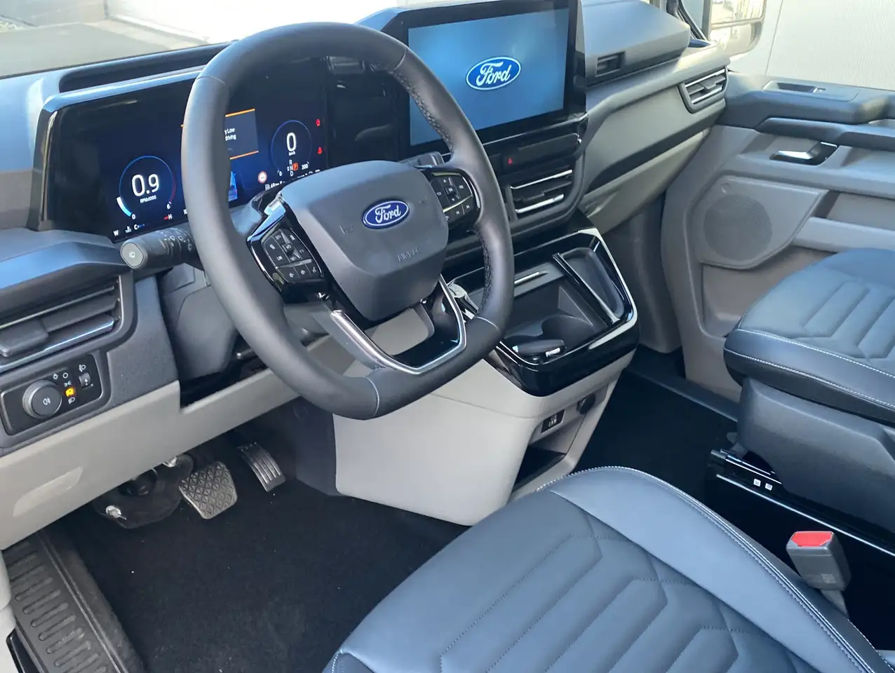 Ford Tourneo 4