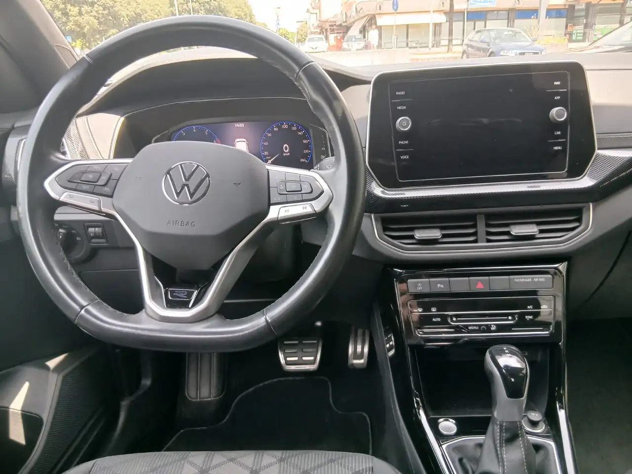 Volkswagen T-Cross 10