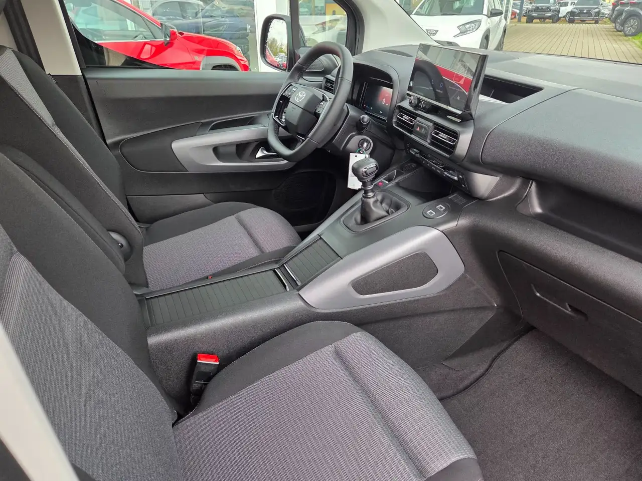 Toyota Proace 11
