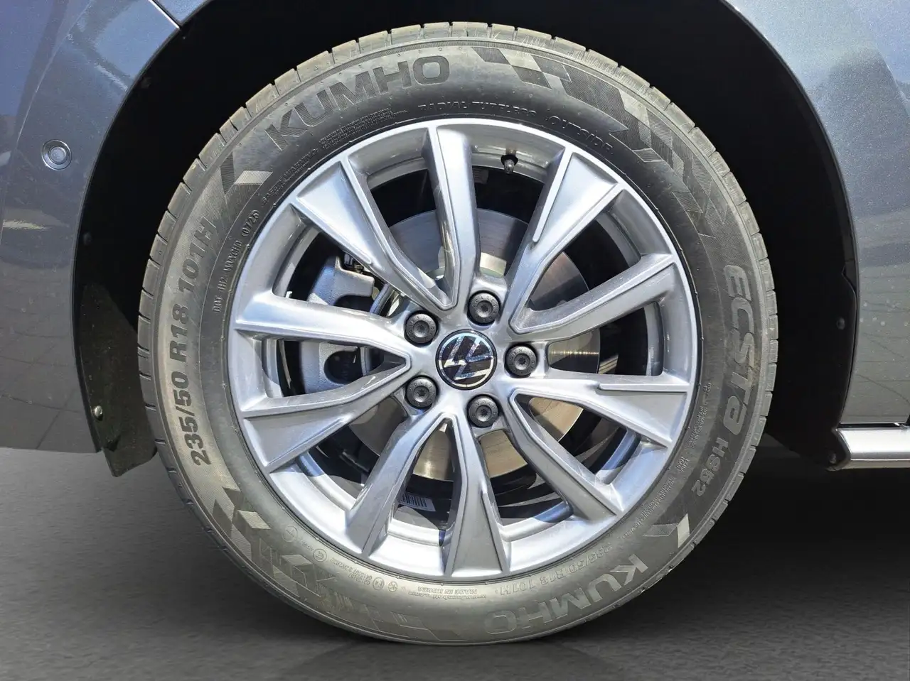 Volkswagen T7 Multivan 12