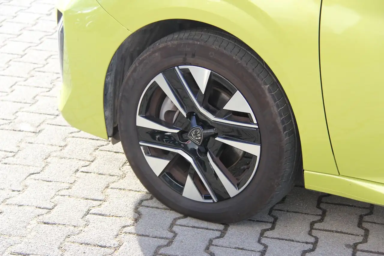 Peugeot 208 4