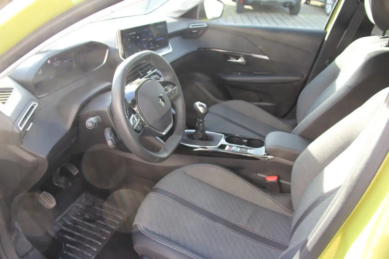 Peugeot 208 7