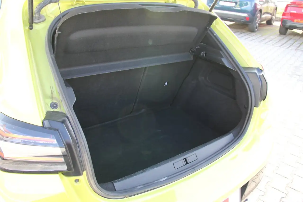 Peugeot 208 8