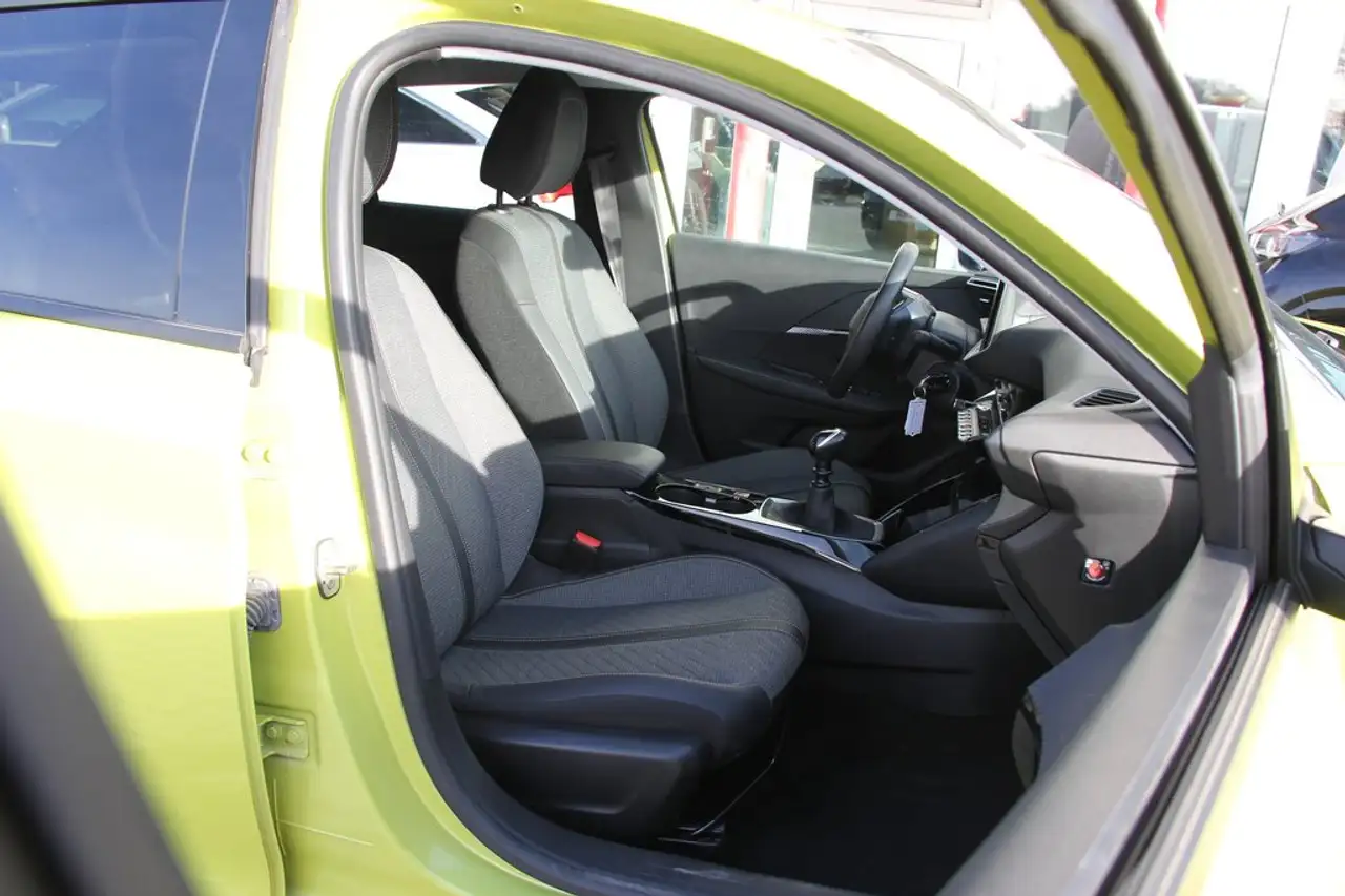 Peugeot 208 10