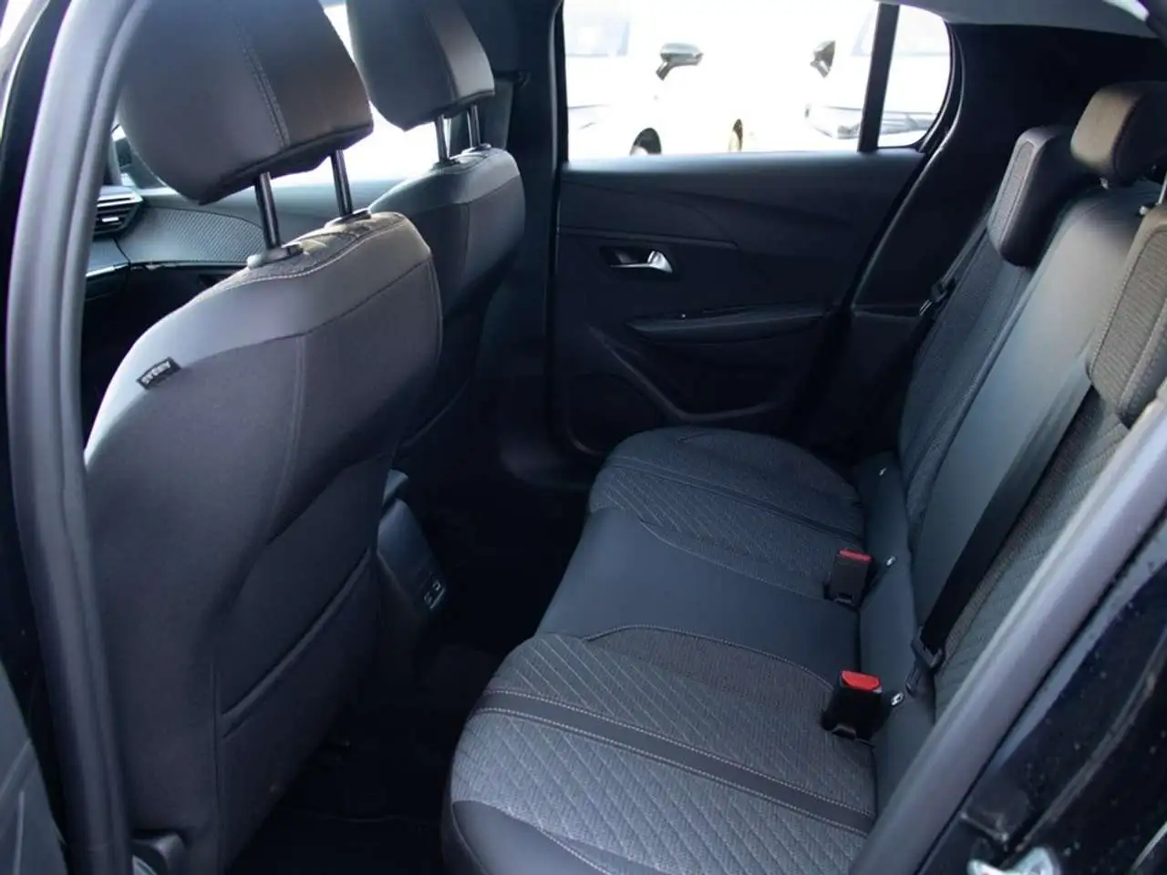 Peugeot 208 10