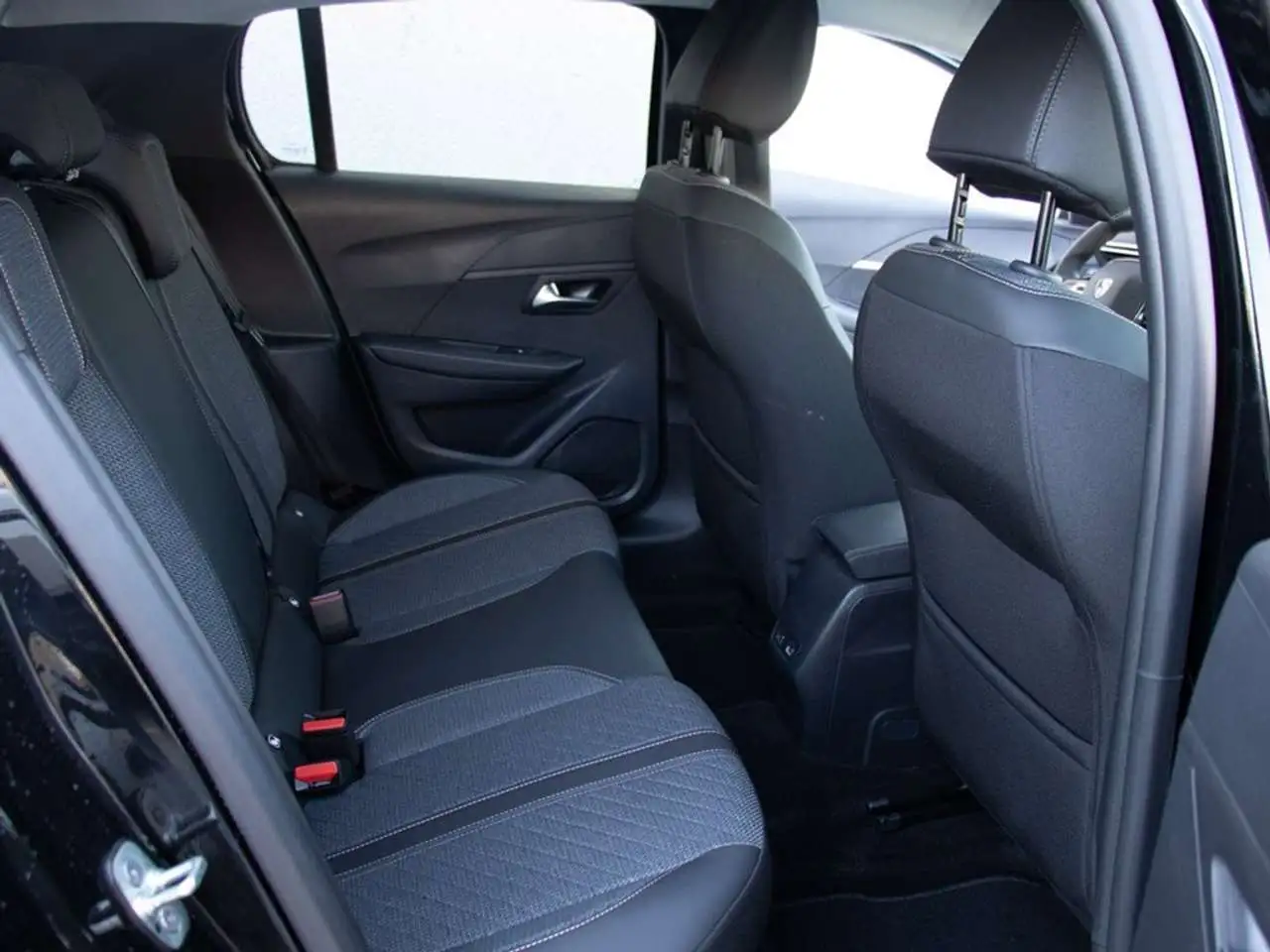 Peugeot 208 11