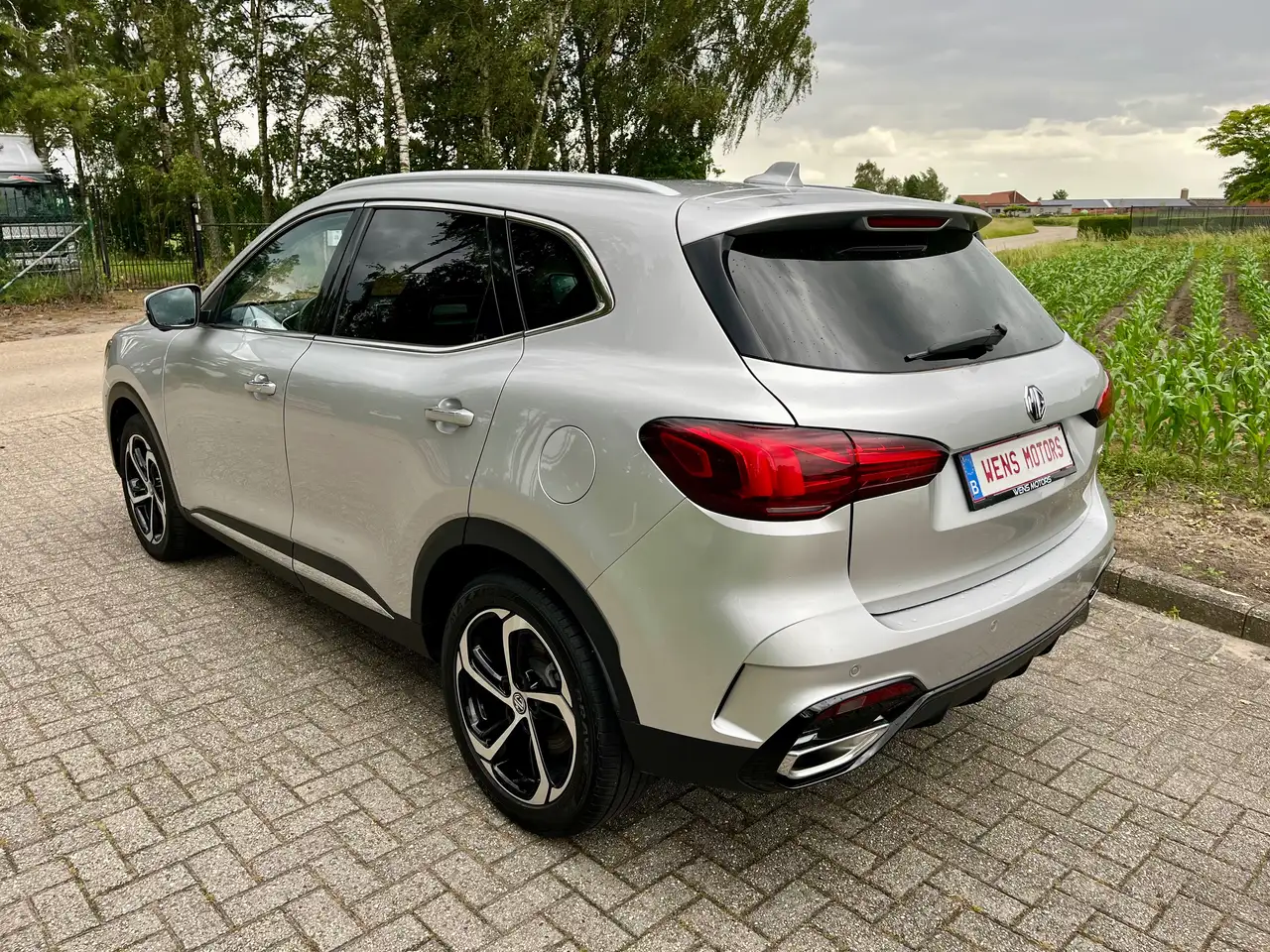 MG HS Luxury 2