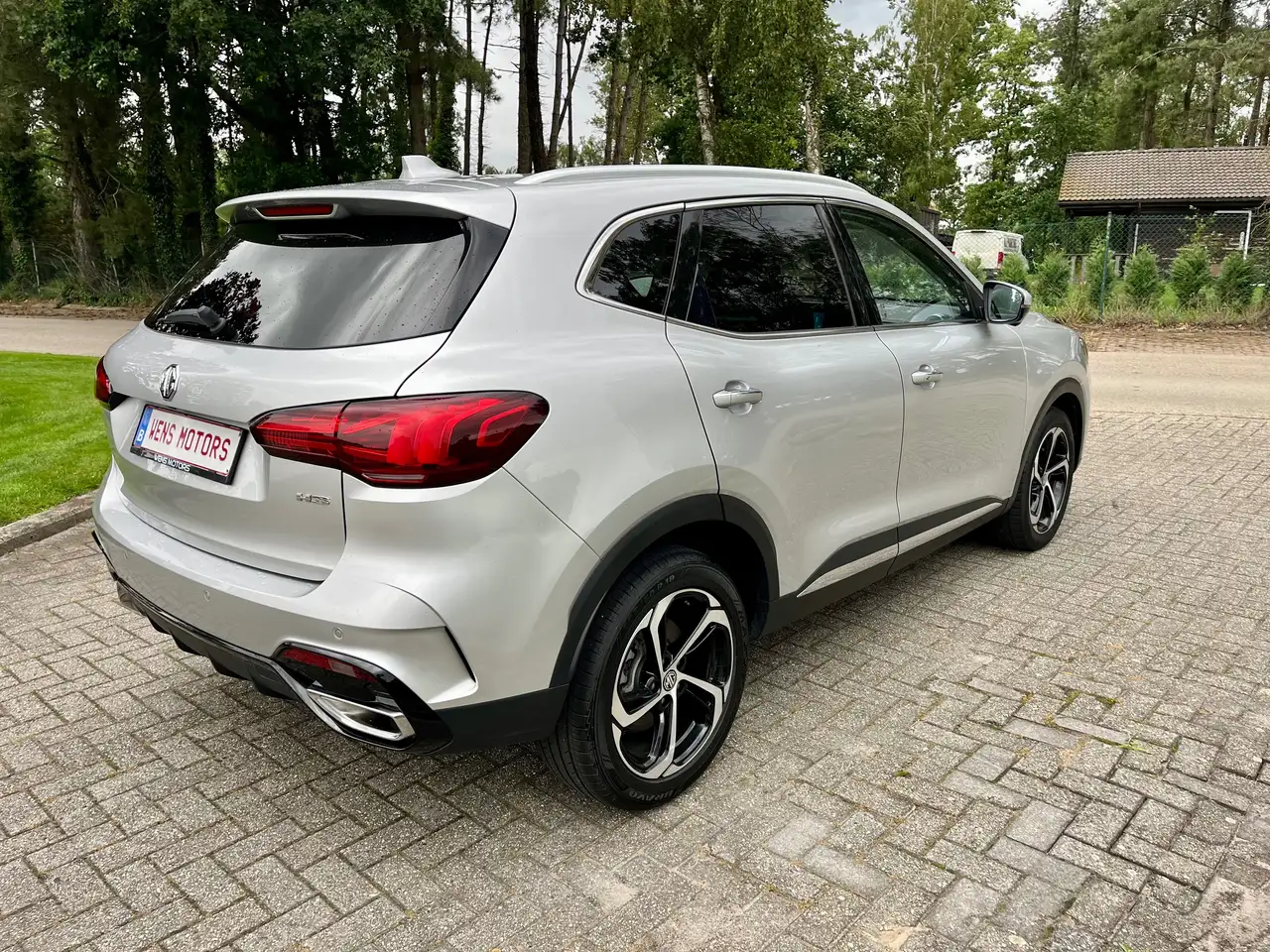 MG HS Luxury 4