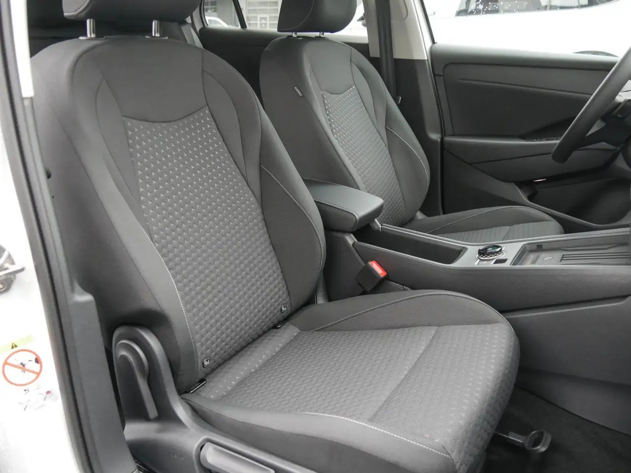 Volkswagen T-Roc 6