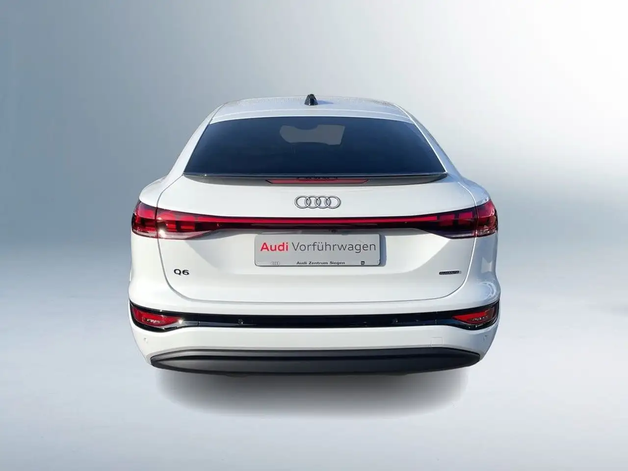 Audi Q6 4