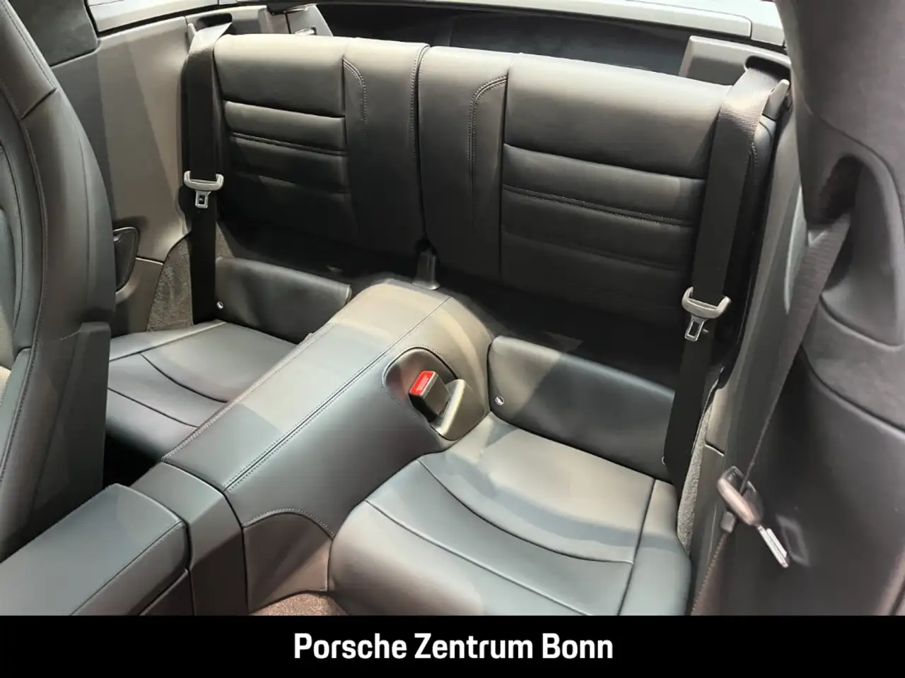 Porsche 992 911 13