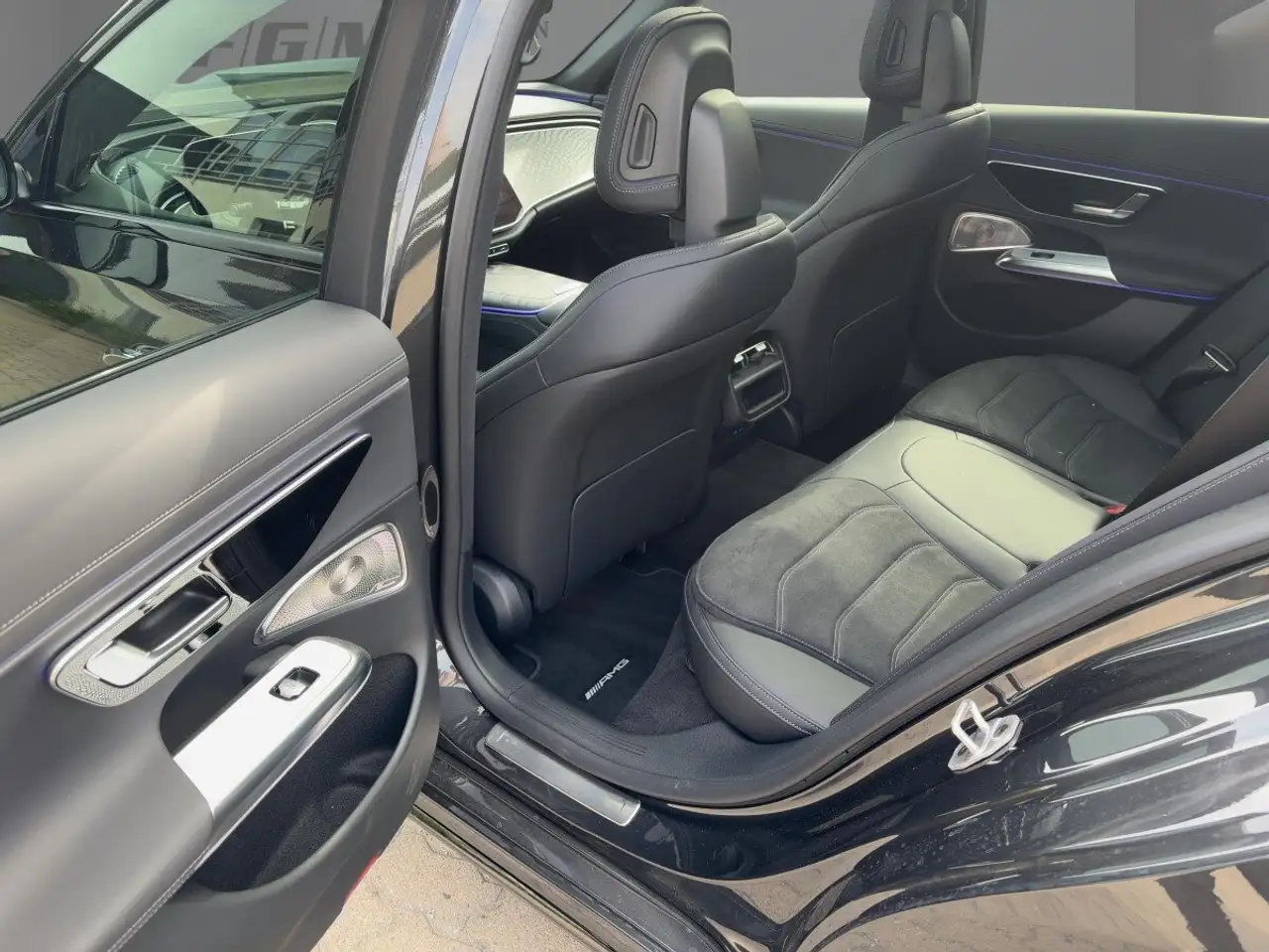 Mercedes-Benz E 300 7