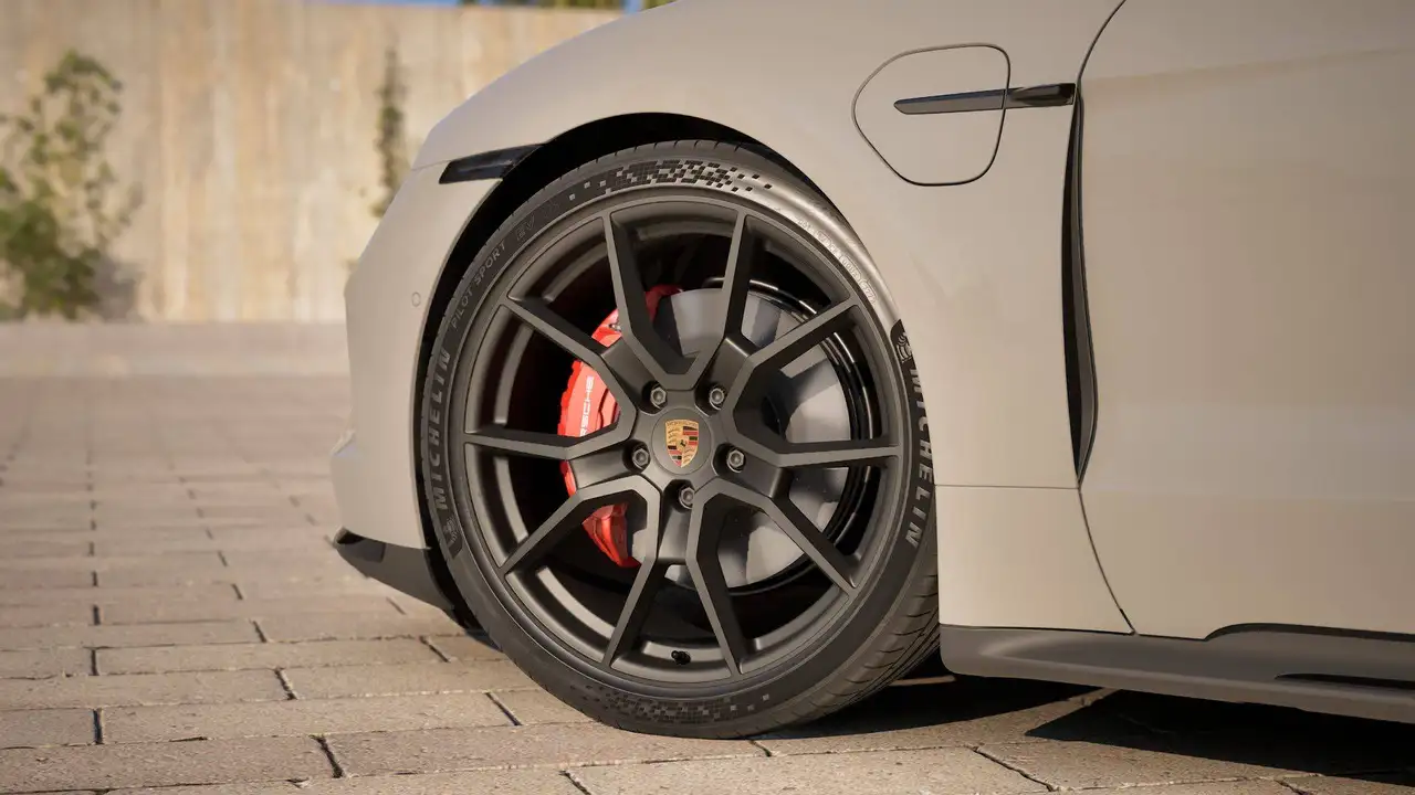 Porsche Taycan 5